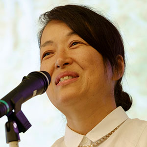 小菅 江美 氏