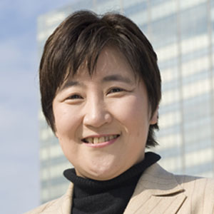 堅達 京子 氏